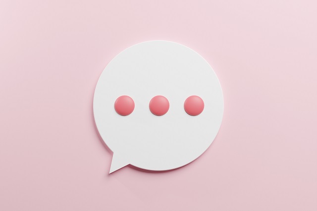 吹き出しの中に・・・と書かれているイラスト