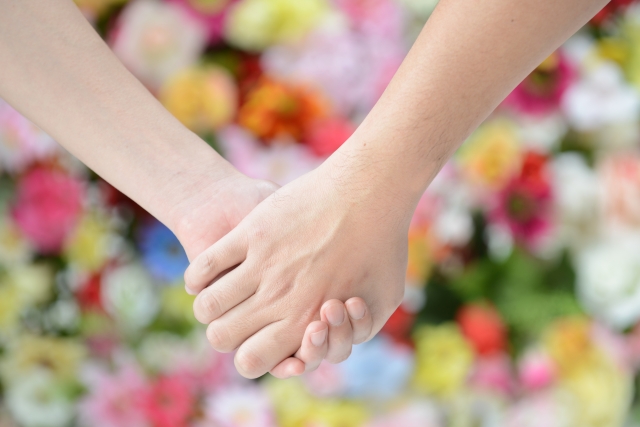 手をつなぐ