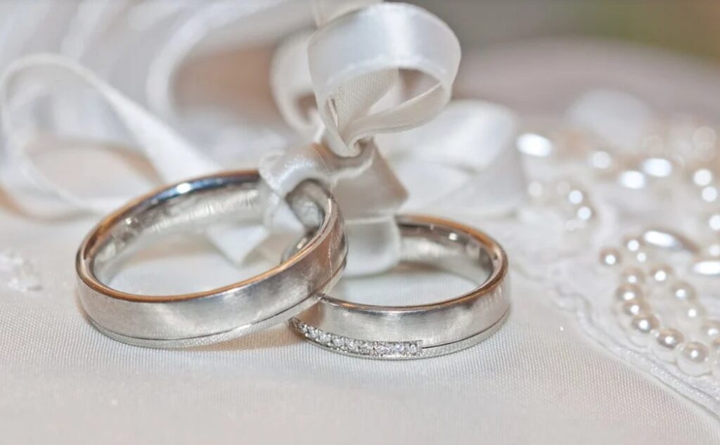 ブライダルナビなら婚約指輪＆結婚指輪をお得に購入できる